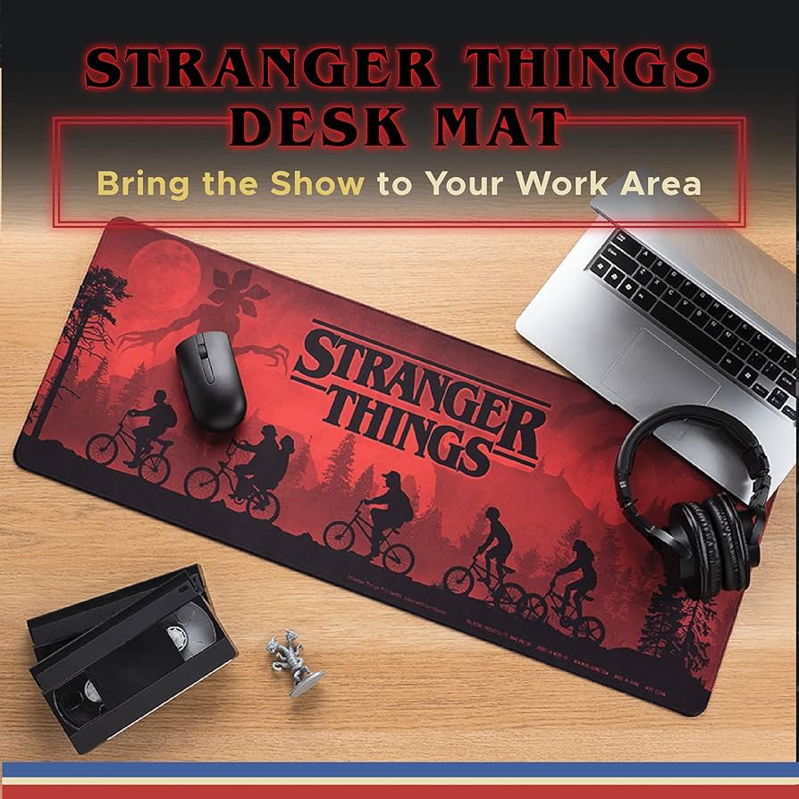 シンガポール限定 STRANGER THINGSのデスクマット 81zpNAA0+gL._UF894,1000_QL80_.jpg